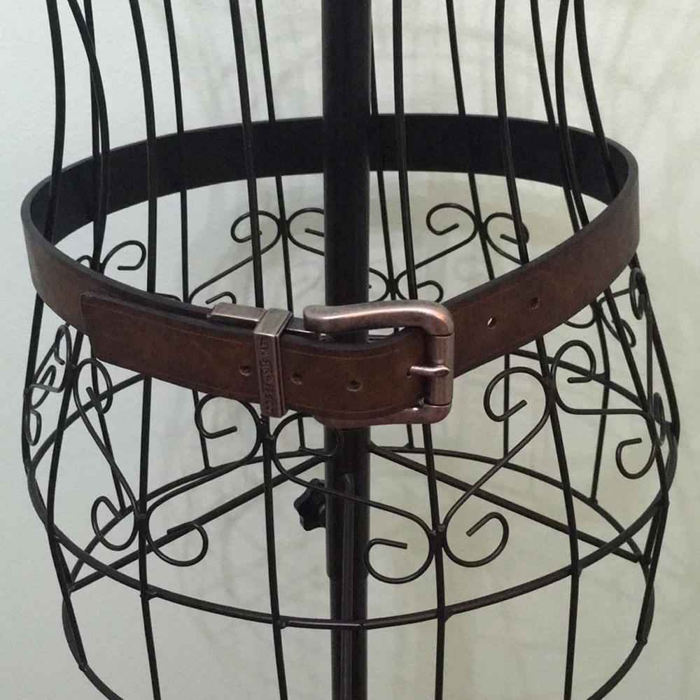 😎COOL boy’s two color flippable belt.